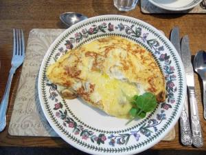 un plato de comida en una mesa en Clerk Laithe Lodge, en Newton