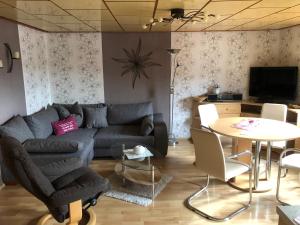 a living room with a couch and a table at Ferienwohnung Dietlinde in Bad Blankenburg