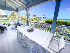 Balkón nebo terasa v ubytování Princess Anouk Beachfront Orient Bay Deluxe 3 BDR