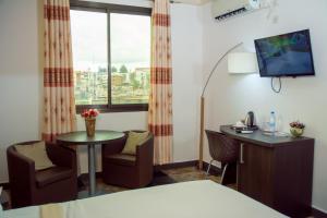 TV a/nebo společenská místnost v ubytování New Heaven Hôtel
