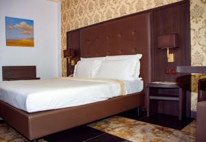 Postel nebo postele na pokoji v ubytování New Heaven Hôtel