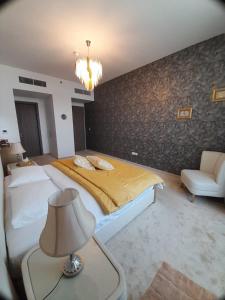 Setusvæði á LUXURY 2 Bedroom Apartment in GATEWAY Residence