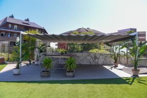 A garden outside Gran Hotel Victoria