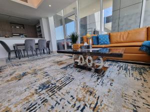 Setusvæði á LUXURY 2 Bedroom Apartment in GATEWAY Residence