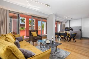 Posedenie v ubytovaní Luxury City Center Apartment -50m to the sea