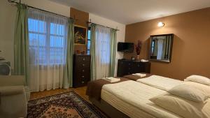 Łóżko lub łóżka w pokoju w obiekcie HOTEL - Pałac Słonowice