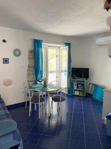 Μια τηλεόραση ή/και κέντρο ψυχαγωγίας στο Apartments Tereza