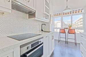 Kuchyňa alebo kuchynka v ubytovaní Precioso apartamento a 5 minutos andando de la playa
