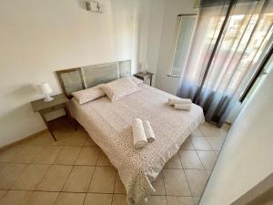 A bed or beds in a room at Borgo Antico Apartments