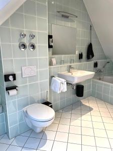 Koupelna v ubytování DK Hotel Heidelberg + 35 fotografií