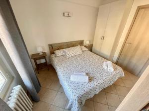 A bed or beds in a room at Borgo Antico Apartments