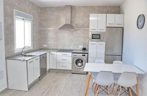Kuchyňa alebo kuchynka v ubytovaní Chalet Lobita