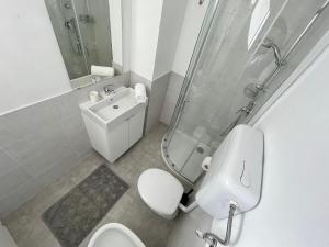 A bathroom at Borgo Antico Apartments