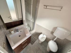 A bathroom at Borgo Antico Apartments