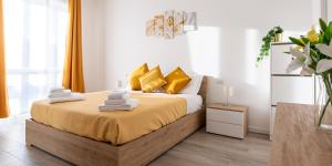 A bed or beds in a room at Milano City Apartments - Stylish House Free WiFi-Parking-Airport