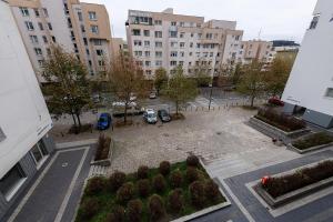 Fotografia z galérie ubytovania Jagiellońska 4 Prywatne mieszkanie z balkonem i bezpłatnym parkingiem 300m od Stadionu Narodowego Samodzielne Zameldowanie! Self Check-in System! vo Varšave
