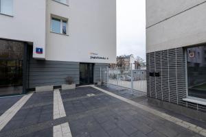 Fotografia z galérie ubytovania Jagiellońska 4 Prywatne mieszkanie z balkonem i bezpłatnym parkingiem 300m od Stadionu Narodowego Samodzielne Zameldowanie! Self Check-in System! vo Varšave