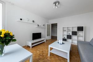 Fotografia z galérie ubytovania Jagiellońska 4 Prywatne mieszkanie z balkonem i bezpłatnym parkingiem 300m od Stadionu Narodowego Samodzielne Zameldowanie! Self Check-in System! vo Varšave