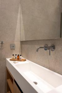 Kúpeľňa v ubytovaní Naillac Elite Suites