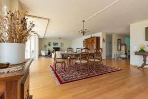 Χώρος καθιστικού στο Lakeside-Apartment-1 Grand appartement familial avec 2 terrasses et vue panoramique