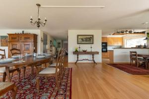 Η κουζίνα ή μικρή κουζίνα στο Lakeside-Apartment-1 Grand appartement familial avec 2 terrasses et vue panoramique