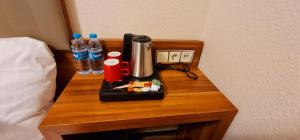 Hotel Frankfurt Messe的咖啡和沏茶工具