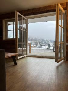 a room with a large glass door with a view at Genieten in Saalbach, Alpenresort Saalbach Top D1 by Droomvilla in Saalbach-Hinterglemm
