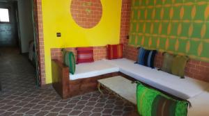 سرير أو أسرّة في غرفة في Complexe rueda