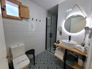 Kúpeľňa v ubytovaní El Edén Casas Rurales con Piscina y Jacuzzi