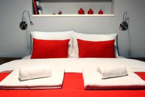 Una cama o camas en una habitación de La Casa Pera Suites