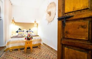 Postel nebo postele na pokoji v ubytování Riad La Croix Berbere Deluxe