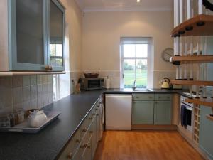A kitchen or kitchenette at The Coach House at Stewart Hall