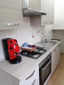 a kitchen with a red appliance on a stove at B&B Perla Cavese in Cava deʼ Tirreni