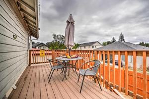 Springfield Apt with Deck and Central Location! 발코니 또는 테라스