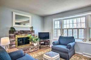 Φωτογραφία από το άλμπουμ του Coastal Cape Cod Home about Walk to Hen Cove Beach! σε Pocasset