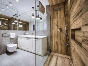 Kúpeľňa v ubytovaní VisitZakopane - Coral Spa Apartment
