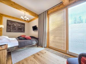 Posteľ alebo postele v izbe v ubytovaní VisitZakopane - Coral Spa Apartment