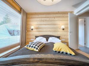 Posteľ alebo postele v izbe v ubytovaní VisitZakopane - Coral Spa Apartment + 32 fotografií