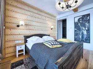 Posteľ alebo postele v izbe v ubytovaní VisitZakopane - Coral Spa Apartment