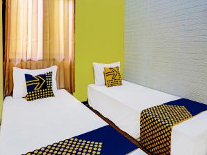 Llit o llits en una habitació de OYO Life 91931 Permata Brantas Syariah Homestay