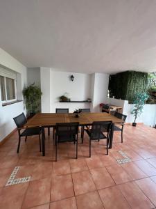 Fotografie z fotogalerie ubytování Impeccable large apartment with immense terrace and private garden overlooking the mountain, featuring 2 bedrooms and sleeping up to 4 guests located 100 meters from Plaza Maestranza v destinaci Marbella