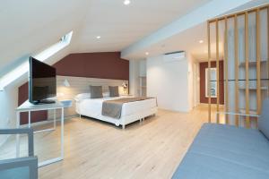 Rúm í herbergi á Hotel & Aparthotel Cosmos