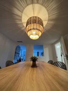 Fotografie z fotogalerie ubytování Impeccable large apartment with immense terrace and private garden overlooking the mountain, featuring 2 bedrooms and sleeping up to 4 guests located 100 meters from Plaza Maestranza v destinaci Marbella + 37 fotografií