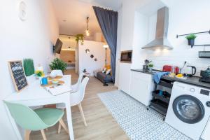 a kitchen and living room with a table and a washing machine at C - NOGUERA APARTMENTS - ARTS AND SCIENCIES in Valencia