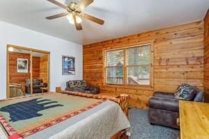 a bedroom with a bed and a ceiling fan at Scenic Wonders & Apt. in Yosemite West