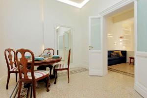 A seating area at ELEGANT APARTMENT IN THE HEART OF ROME-NAVONA AREA