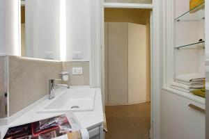 Kép ELEGANT APARTMENT IN THE HEART OF ROME-NAVONA AREA szállásáról Rómában a galériában