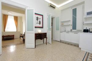 A kitchen or kitchenette at ELEGANT APARTMENT IN THE HEART OF ROME-NAVONA AREA