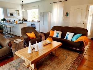 a living room with two couches and a coffee table at Villa Prana in Ávila
