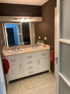 Koupelna v ubytování Casa grande con pileta zona B. los Troncos/Playa chica